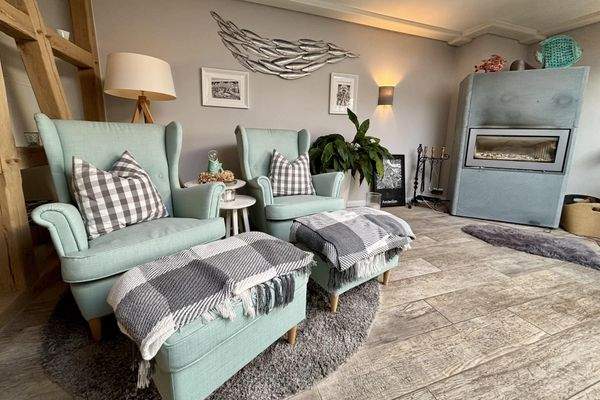 Relaxbereich am Kamin