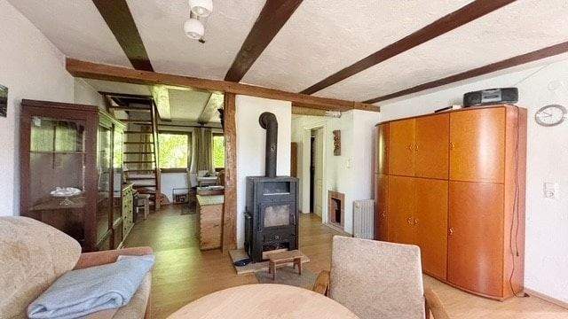 Wohnzimmer mit Kamin