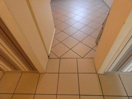 Fliesenboden einheitlich 