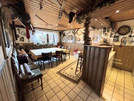 Raum mit Bartheke/Hobbyraum im UG