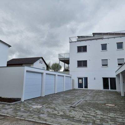 Haus 2 Fassade UG und Garagen