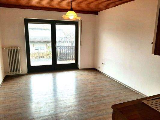 Blick von Küche in den Raum