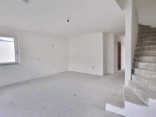 Wohn-Essbereich mit Treppe ins 2. OG