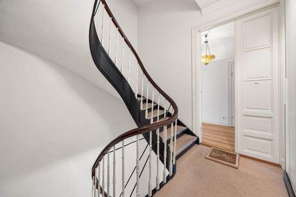 Treppenhaus / Eingang Wohnung