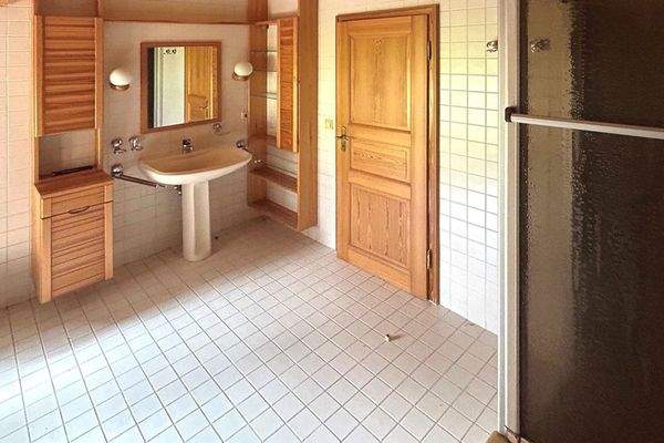 Bad m. Dusche u. Wanne