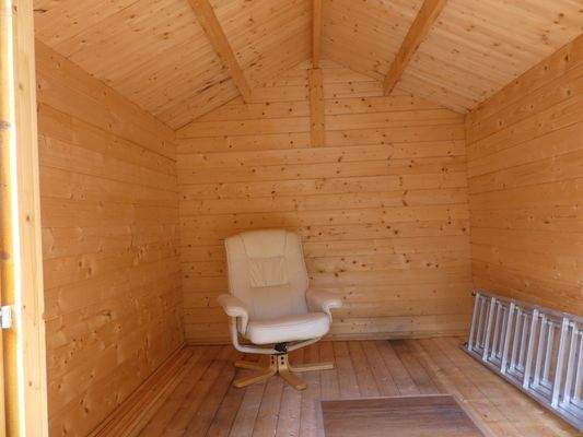 Gartenhaus innen.JPG