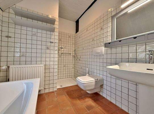 Haupthaus / EG / Vollbad – Zugang vom 2. Schlafzimmer