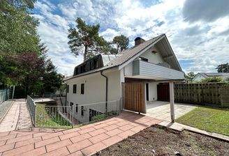 Ansicht Balkon und Terrasse