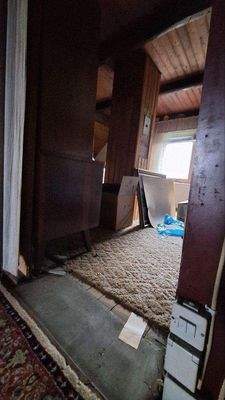 Dachboden rechts mit Fenster nochm..jpg