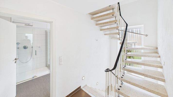 CAM01984G0-PR0499-STILL013