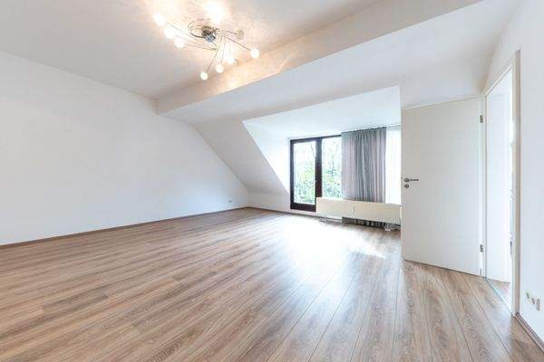 Wohnzimmer Blick auf franz. Balkon