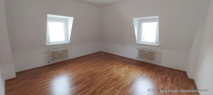 Großes Schlafzimmer