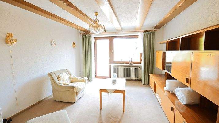 Wohnzimmer mit Zugang zur...