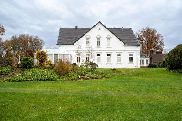 Rückansicht mit Wintergarten