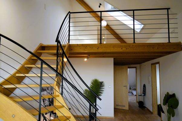 Treppe zur offenen Galerie