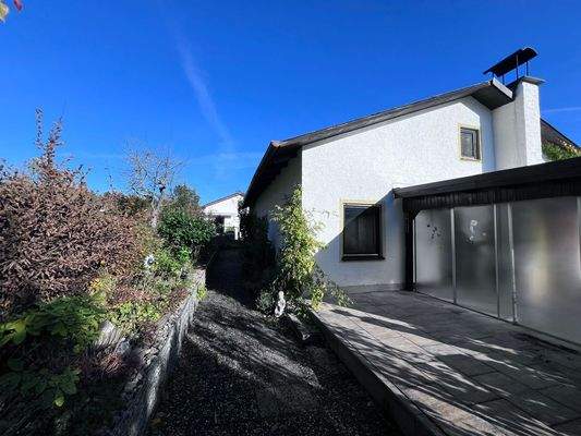 Hauseingang m. Terrasse u. Wintergarten