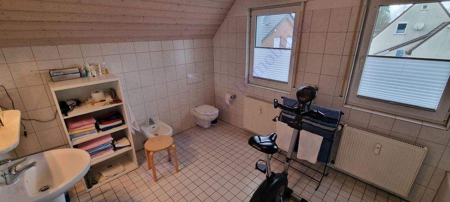 OG Bad Fenster Bidet