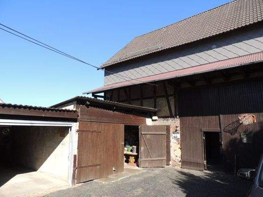 Hof und Nebengebäude