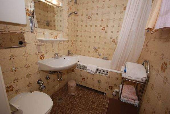 Badezimmer mit Wanne