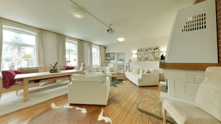 Das großzügige Wohnzimmer