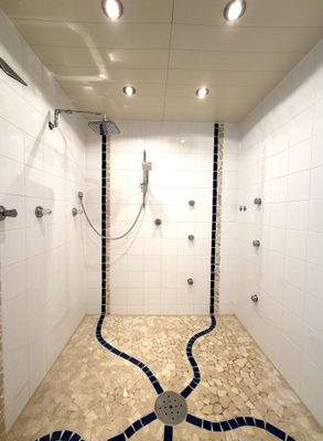 Großdusche im Souterrain 