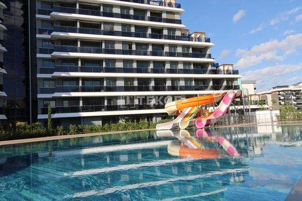 Apartments with Swimming Pool and Aquapark in Antalya Altintas