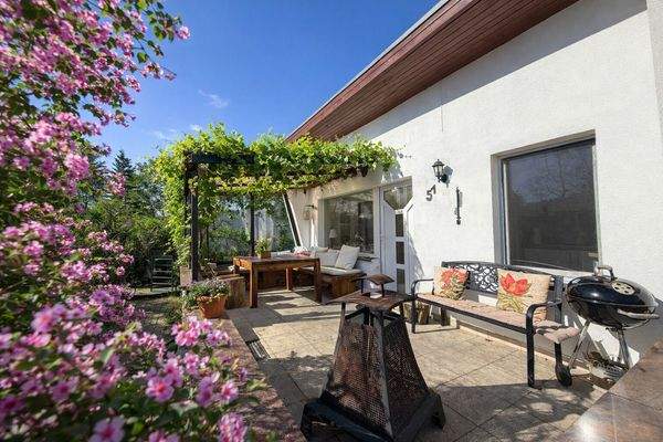 Terrasse tlw. überdacht