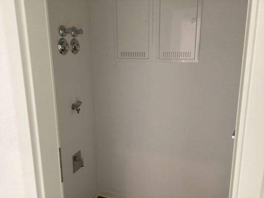 Abstellraum mit Waschmaschinen Anschluss