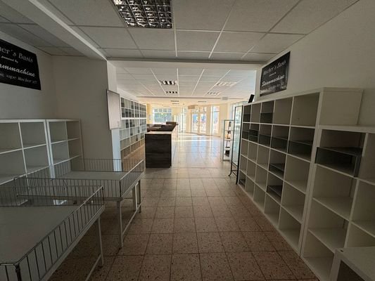 Verkauf - Ausstellung Durchgang