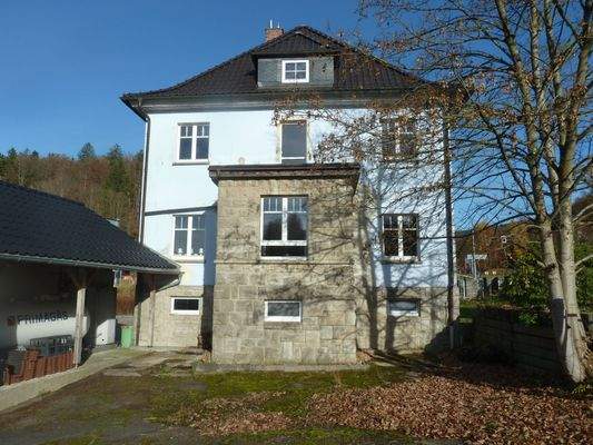 Villa mit Erker/Wintergarten