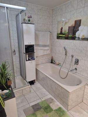 DG 1 Badezimmer Dusche.jpg