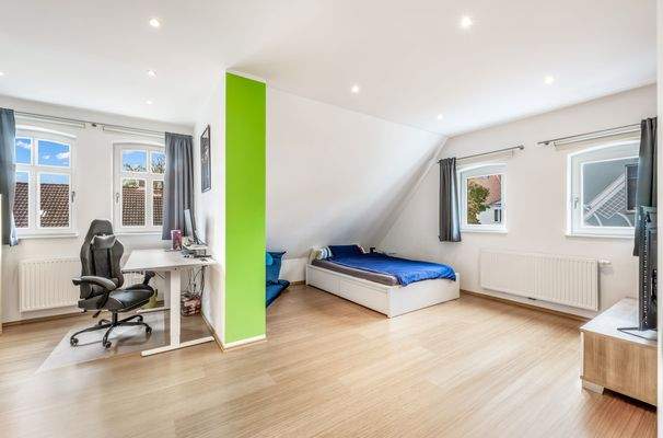 das weitläufige Jugendzimmer