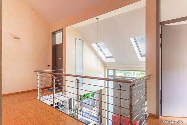 Galerie mit Blick in den Wohnbereich