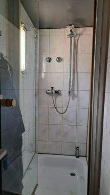 Dusche im Bad DG