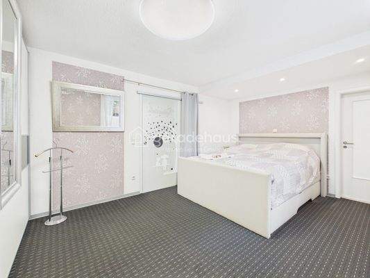 CAM03818G0-PR0042-STILL007