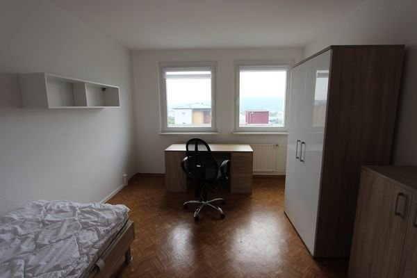 Schlafzimmer (2. Zimmer rechts)