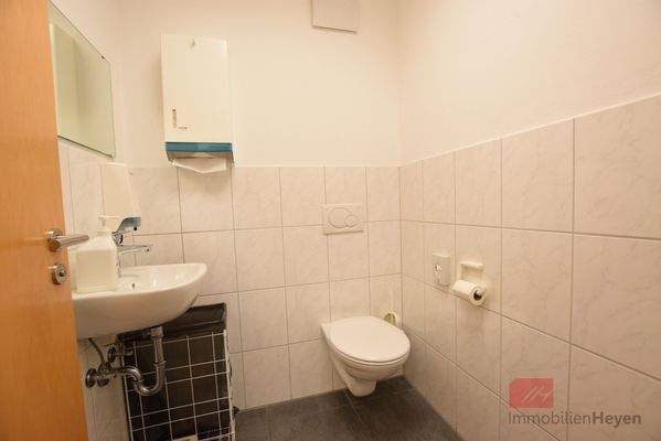 Gebäude 2 Toilette im 2.OG