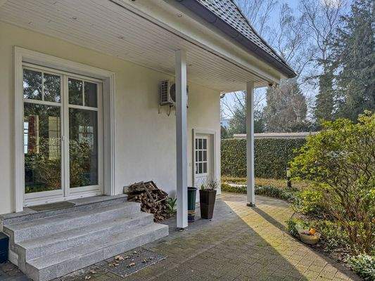 Rückwärtige uneinsehbare Terrasse