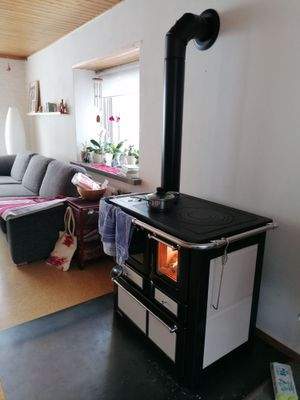Wohnzimmer/Küche - Küchenholzofen EG