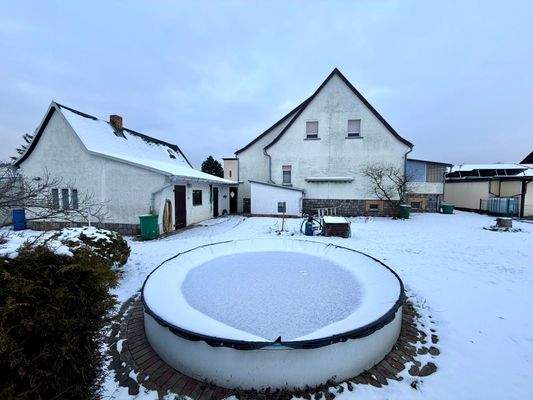 Grundstück mit Pool