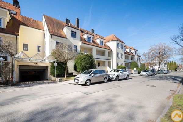 Hausansicht mit Tiefgarage