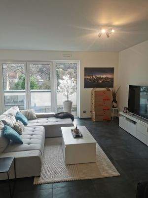 Wohnzimmer mit Balkon