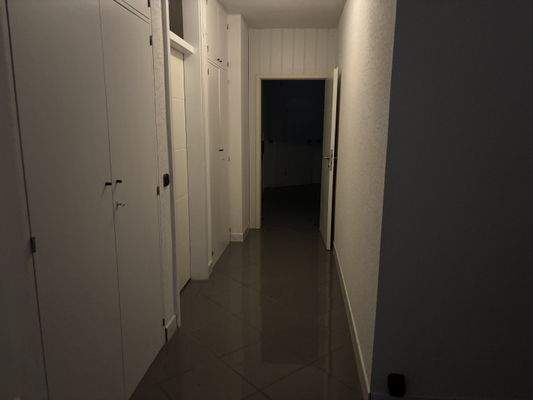 Flur mit Einbauschränken