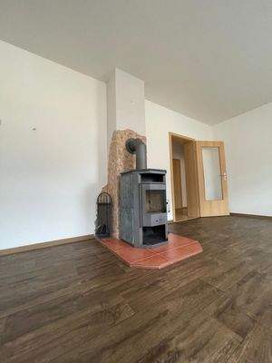 Wohnzimmer mit Kamin.jpg