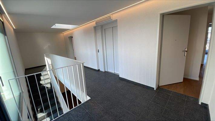 Treppenhaus Ost 2.jpg