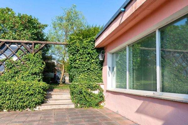 Durchgang zur Rückseite