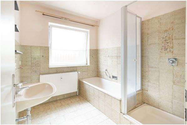 Badezimmer EG Vorderhaus