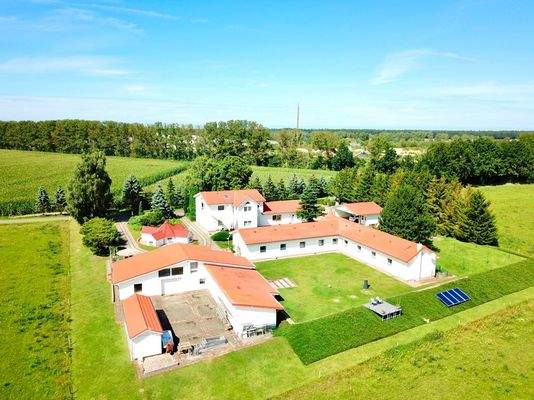 in Ihrer charmanten Alleinlage