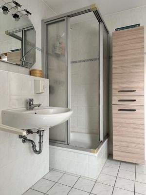 Dusch- und Wannenbad im DG 