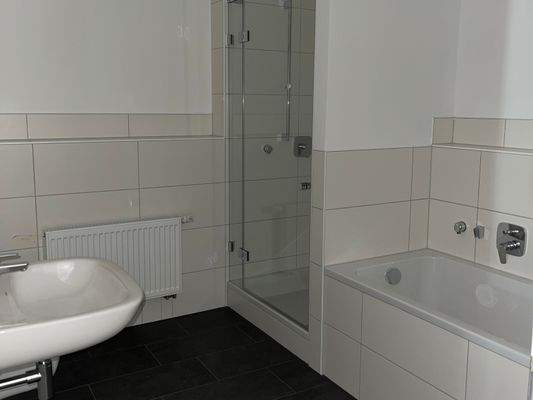 Beispiel Bad - Ausstattung, Fliesen analog.